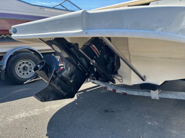 Pre-Owned 2000 Sea Ray 185 Bow Rider Power Boat for sale